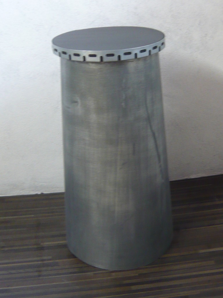 Guéridon cône metal